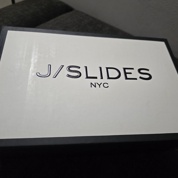 J/SLIDES Maroon and White Casual Sneakers - Picture 12 of 15